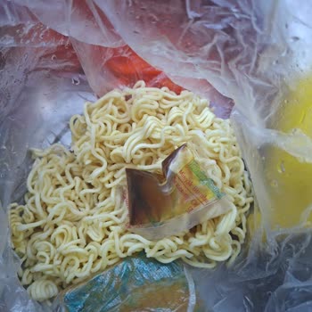 Hakmar Körili Noodle Ürününde Sadece Sıvı Sos Toz Sos Eksik