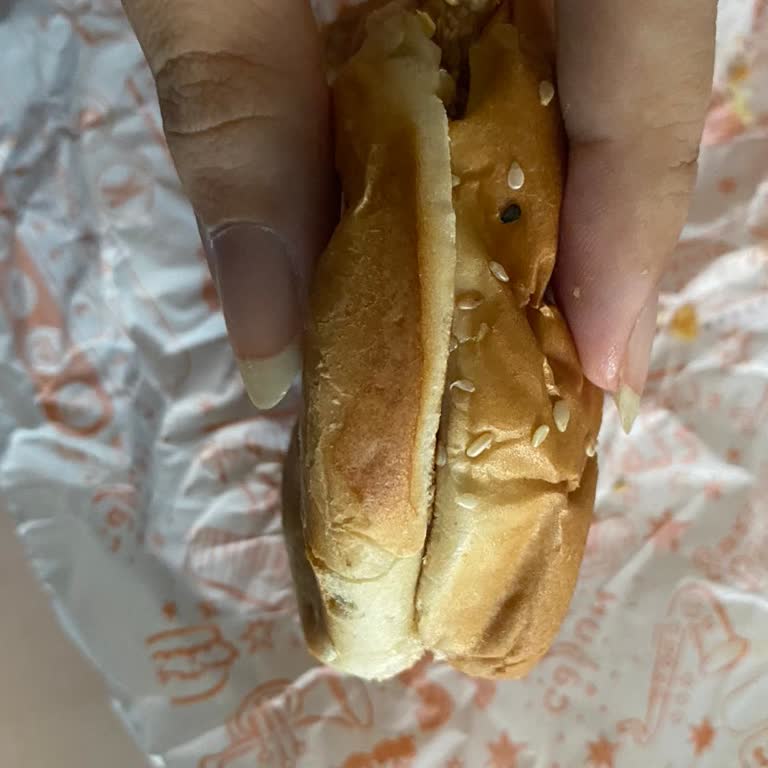 Popeyes Gaziemir Şubesinde Eksik İçecek Ve Ezilmiş Hamburger Şikayeti