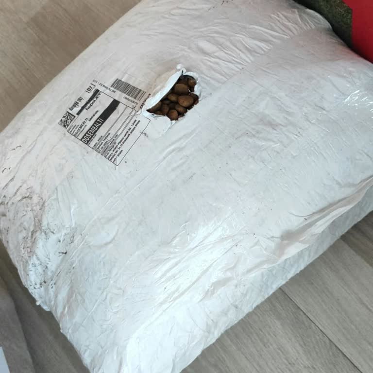 Yanlış, Hasarlı Ve Farklı Köpek Maması Gönderimi Sonrası İade Sürecinde Geri Dönüş Yok