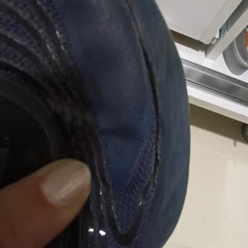 Nike Ayakkabısının Tabanı 5 Ayda Ayrıldı, Mağaza Ücretsiz Onarım Teklifiyle Mağdur Ediyor