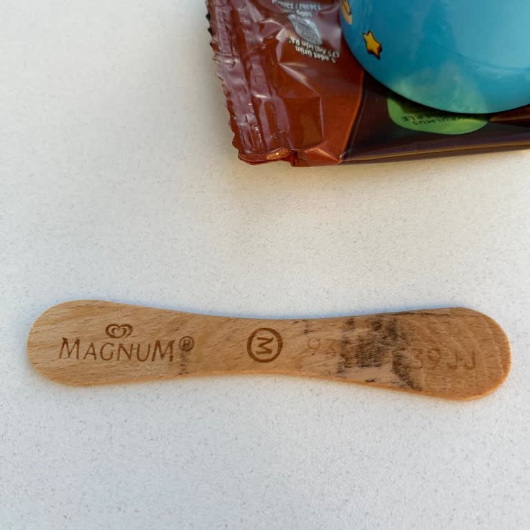 Magnum Dondurmasının Çubuğundaki Lekeler Hijyen Şüphesi Oluşturdu
