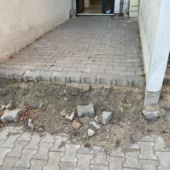 Belediye Giriş Onarımını İki Ayda Tamamlamıyor, Çocuk Ve Yaşlılar Tehlikede
