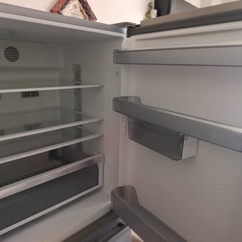 On Yıllık Buzdolabının Soğutma Sorunu, Yetkili Servis Çözüm Sunmuyor