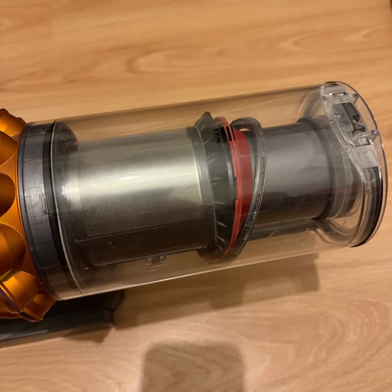 Dyson V15 Dikey Süpürge Toz Haznesi Parçası Kırıldı Ücretsiz Değişim Talebi