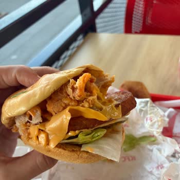 Ataşehir KFC Şubesinde Soğuk Hamburger, Saygısız Personel Ve Çözüm Eksikliği