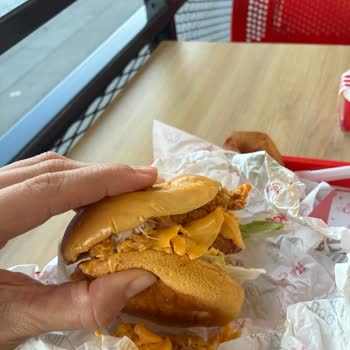 Ataşehir KFC Şubesinde Soğuk Hamburger, Saygısız Personel Ve Çözüm Eksikliği