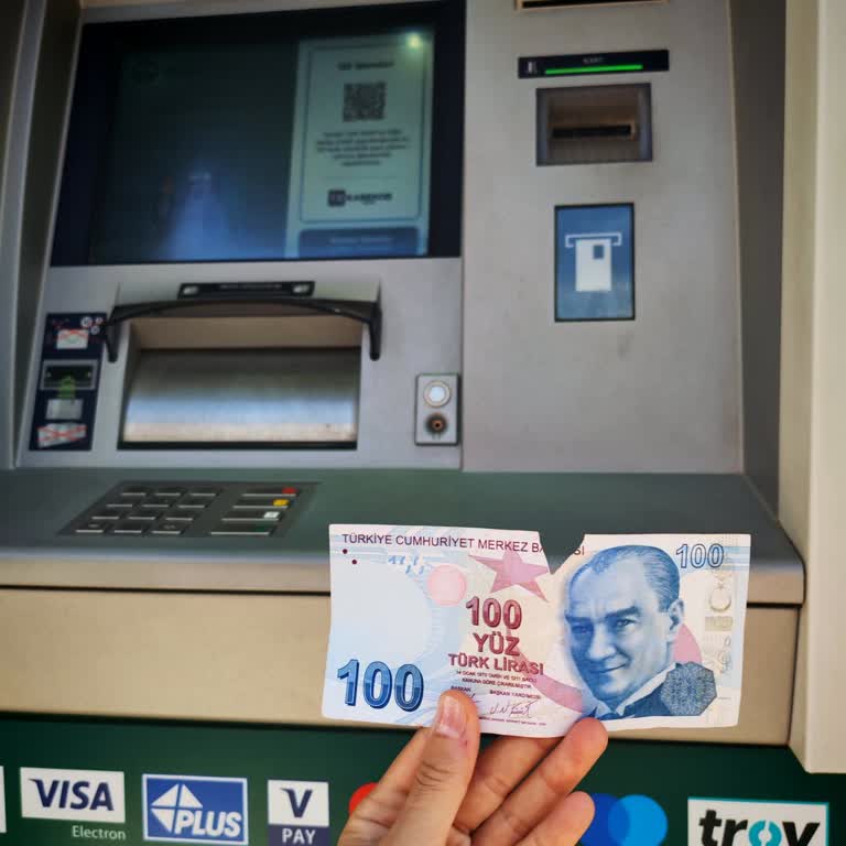 ATM'den Hasarlı 100 TL Banknotu Kabul Edilmedi, Müşteri Ek Masraflara Katlanıyor