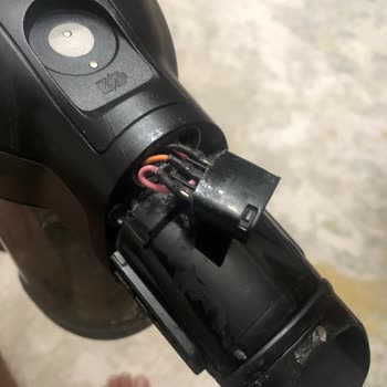 Philips Dikey Süpürge Teleskopik Boru Plastik Parçasının Sürekli Kırılması