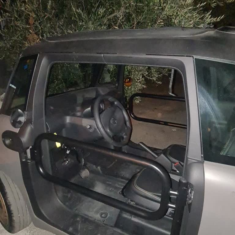 Antoto Manisa Bayisinde Şeffaf Kapı Koruması Verilmemesi
