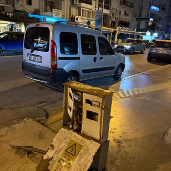 Açıkta Kalan Elektrik Kutusu Ciddiyetle İhmal Edildi