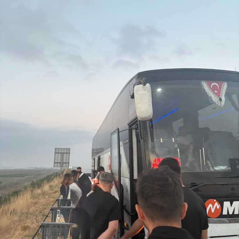 Şoförün Uyuyarak Oluşturduğu Kazada Güvenlik İhmali Ve Yardımcının Saygısız Tutumu