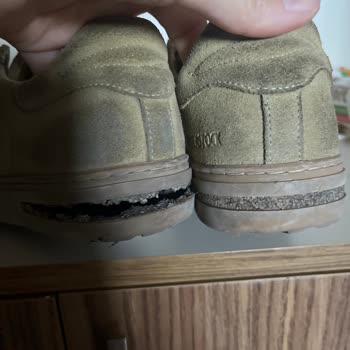 Birkenstock Kadın Ayakkabısında Kısa Sürede Taban Aşınması Ve Ayrılması