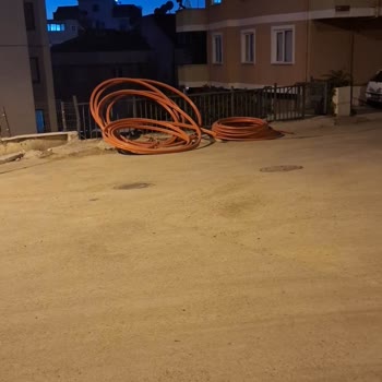 Pendik Orhangazi Mahallesinde Fiber Kesintisi İşime Engel Oluyor Ve Çocuk Güvenliğini Tehdit Ediyor