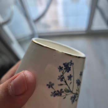 Kırık Çiçek Desenli Fincan Takımında Ücretsiz Değişim Talebi