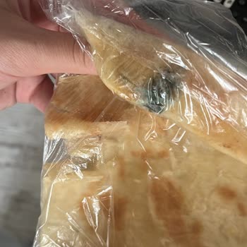 A101 Şubesinde Küflü Gözleme Şikayeti