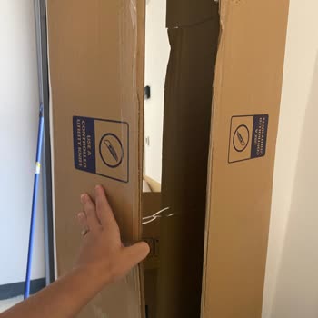 Kırık Aynalı Dolap Ve Eksik Puf İçin Sürekli Gecikme Ve Çözüm Talebi