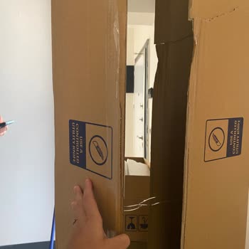 Kırık Aynalı Dolap Ve Eksik Puf İçin Sürekli Gecikme Ve Çözüm Talebi