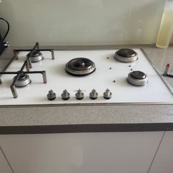 Smeg Ocakta Plastik Parçalar Erimiş, Garanti Kapsamı Reddi