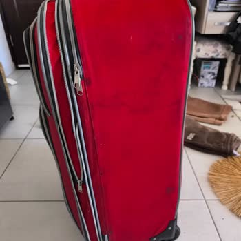 Aras Kargo'dan Yağlı Valiz Teslimatı Kıyafetlerim Kullanılamaz