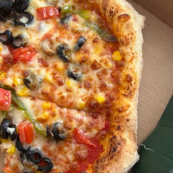 Ekşi Hamurlu Pizza Mide Ağrısına Neden Oldu