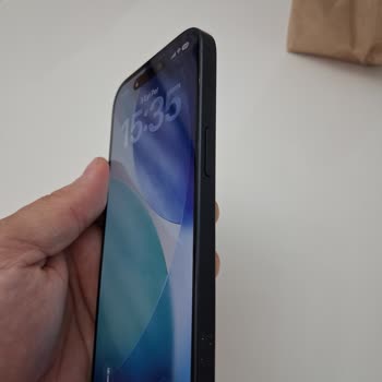 İmalat Kusurlu İPhone 15 Boya Dökülmesi Garantide Reddedildi