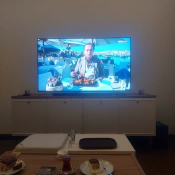 Samsung TV Bulging Screen After Installation Replacement Request