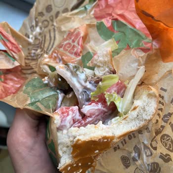 Burger King Şubesinde Hamburgerde Saç: Hijyen Ve Sağlık Tehlikesi