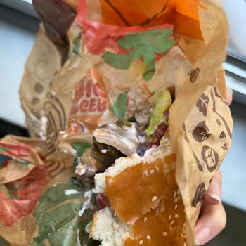 Burger King Şubesinde Hamburgerde Saç: Hijyen Ve Sağlık Tehlikesi