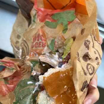Burger King Şubesinde Hamburgerde Saç: Hijyen Ve Sağlık Tehlikesi