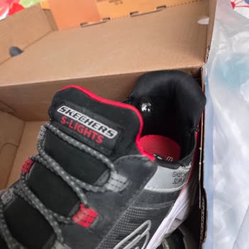 Boyner'den Alınan Skechers Çocuk Ayakkabısında Aynı Noktada İç Topuk Yırtılması