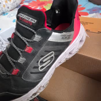 Boyner'den Alınan Skechers Çocuk Ayakkabısında Aynı Noktada İç Topuk Yırtılması