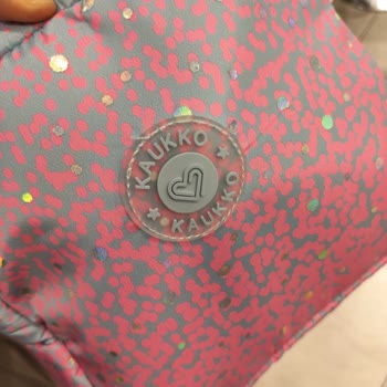 Kaukko Çocuk Beslenme Çantası Plastik Parçalarından Kesik Oluştu