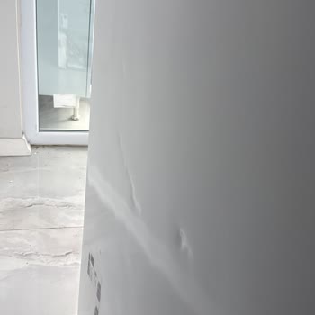 Kullanılmamış Bosch Buzdolabının Hasarlı Kapısı İçin Ücretsiz Değişim Talebi