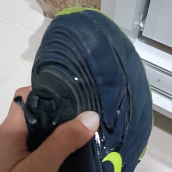 Deichmann'da Ayakkabının Tabanı 6 Ayda Ayrıldı Ve Yenisiyle Değiştirilmesini Talep Ediyorum