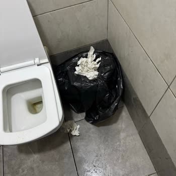 Köfteci Yusuf Pendik Şubesinde Sürekli Kirli Tuvaletler