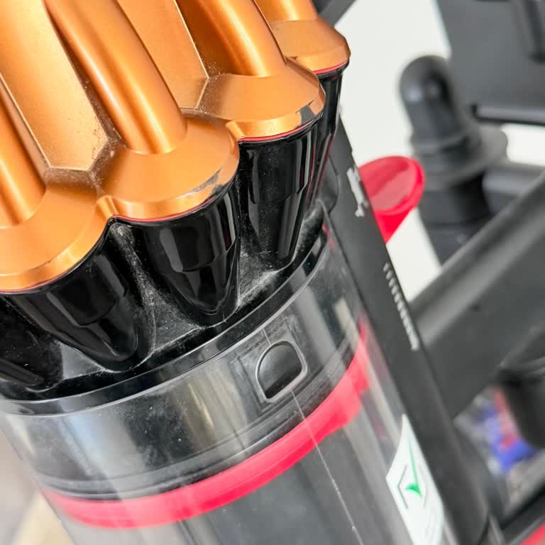 Dyson V16 Piston Animal Submarine’da Boya Dökülmesi Ve Servis İhmaline Karşı Garanti Talebi
