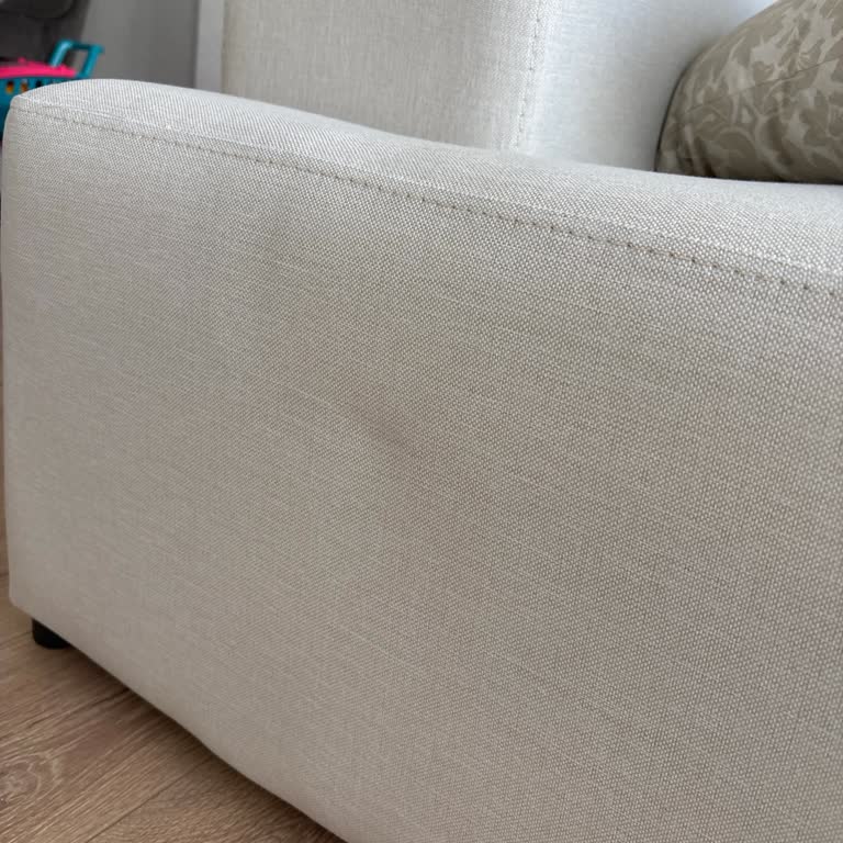 Teslim Edilen Elsa Koltuğunda Göçük Ve Ücretsiz Tamir Talebi