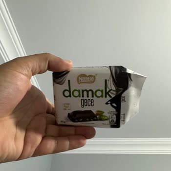 Nestle Damak Gece Çikolatası Üzerindeki Beyaz Tozlu Ve Kurtlanmış Hijyen Şikayeti