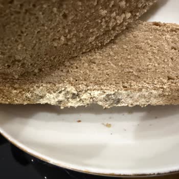 Küflü Ekmek Teslimatı Sonrası Cevap Yok, Ücret İadesi İstiyorum
