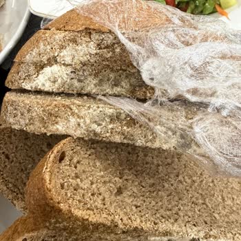 Küflü Ekmek Teslimatı Sonrası Cevap Yok, Ücret İadesi İstiyorum