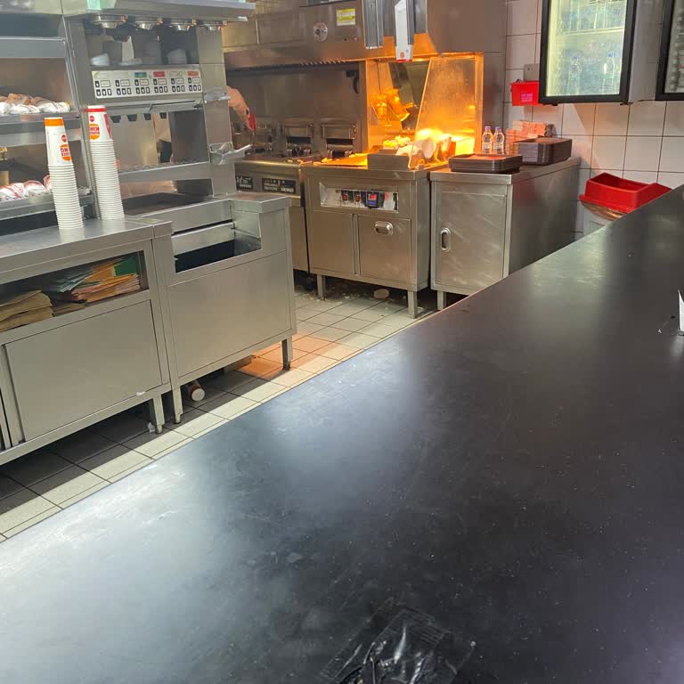 Burger King Çeşme Marina Şubesinde Kritik Hijyen Ve Personel Eksikliği