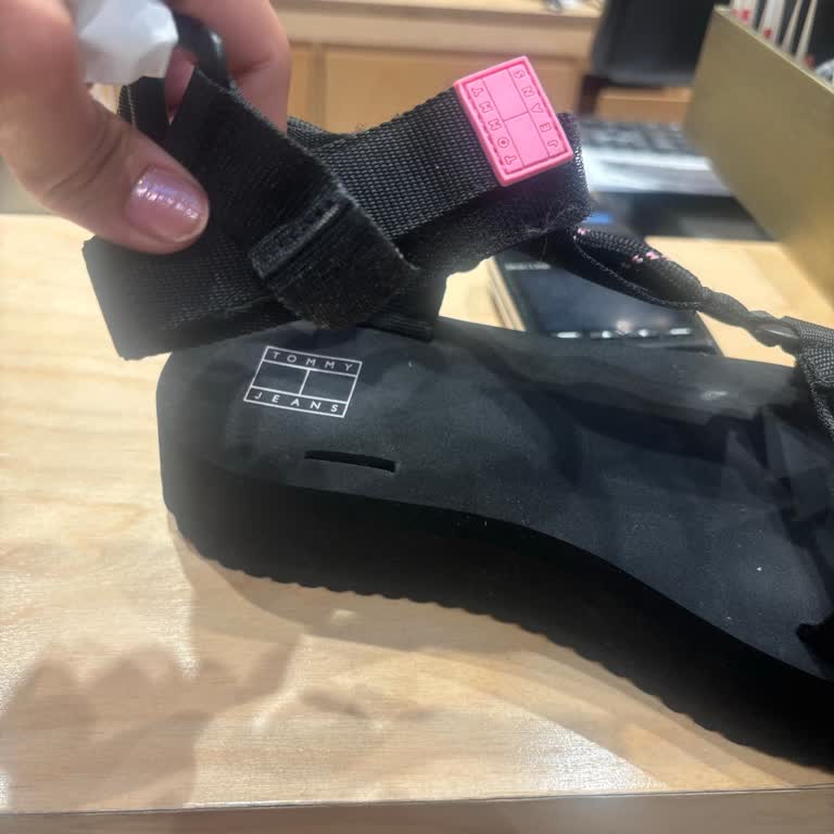 Tommy Hilfiger Sandaletinin Hızlı Kırılması Ve Mağazanın Ret Kararı