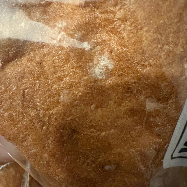 Tarih Henüz Geçmemiş Olmasına Rağmen Küflü Ekmek