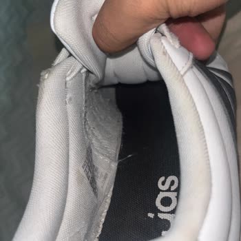 FLO'dan Alınan Adidas Ayakkabının İç Kısmı 6 Ayda Tüylendi Ve Yırtıldı, Kullanıcı Hatası Söylendi