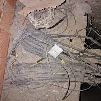 Söz Verilen 100 Mbps Hızda 13 Mbps Alıyorum Ve ONT Güvensiz Konumda