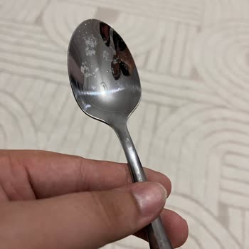 Nehir Paslanmaz Çelik Olması Gereken Çatal Kaşık Takımında Erken Soyulma Ve Sağlık Endişesi