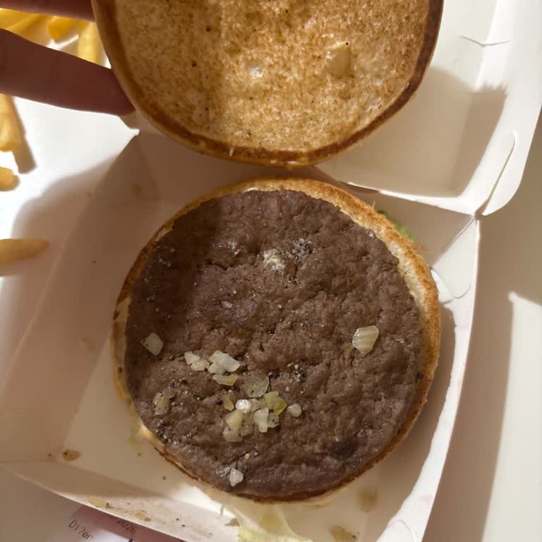 Antares AVM’de Burger King Ve McDonald’s Siparişlerinde İletişim Sorunu Ve Soğuk, Bayat Yemek