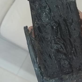 Batarya Patlaması Telefonu Yaktı Ve Evde Yangın Riski Oluştu