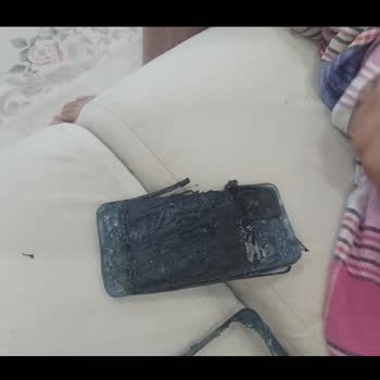 Batarya Patlaması Telefonu Yaktı Ve Evde Yangın Riski Oluştu