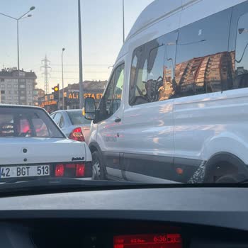Okul Servisinin Ani Kapanması Trafik Güvenliğine Büyük Tehdit